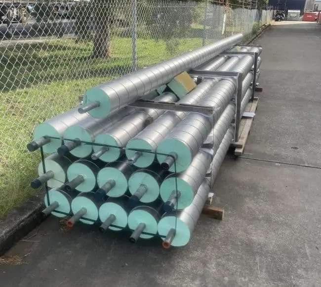 bundle of pre-insulated pipes