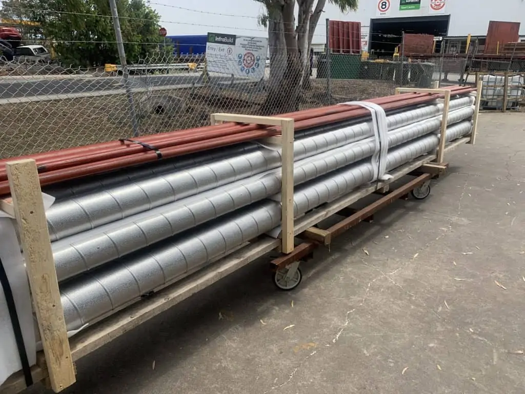 long pre-insulated pipes